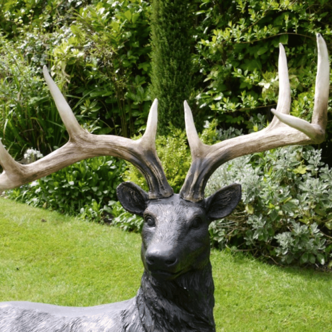 Hjort statue